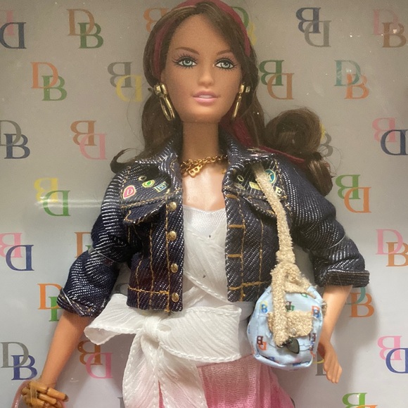 Dooney & Bourke Barbie Doll Collectors Pink Label - Picture 2 of 7